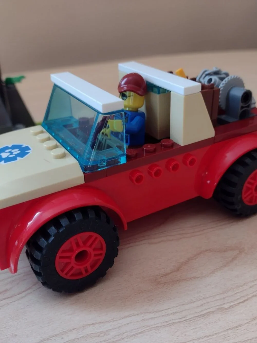 Lego 60301 Wildlife Rescue Off-Roader, like new with all pieces and box - Picture 9 of 15